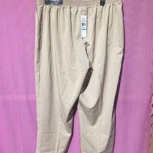 Alfred Dunner Pants - Classic fit proportioned short pants Alfred Dunner Pants - Classic fit proportioned short pants